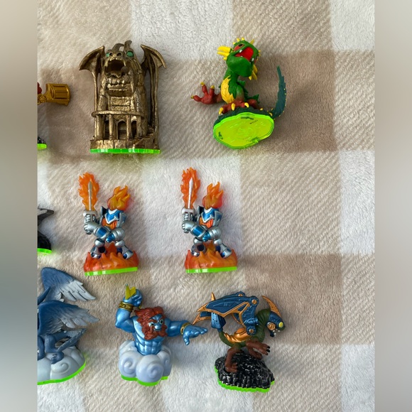 Syklander Lot of 15 Figures Skylanders Used Fast Shipping Activision 2011 - Picture 7 of 7
